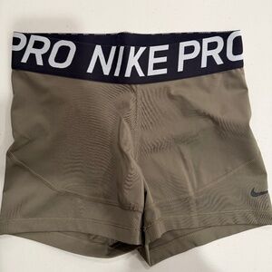 Green NikePro Spandex - Youth M